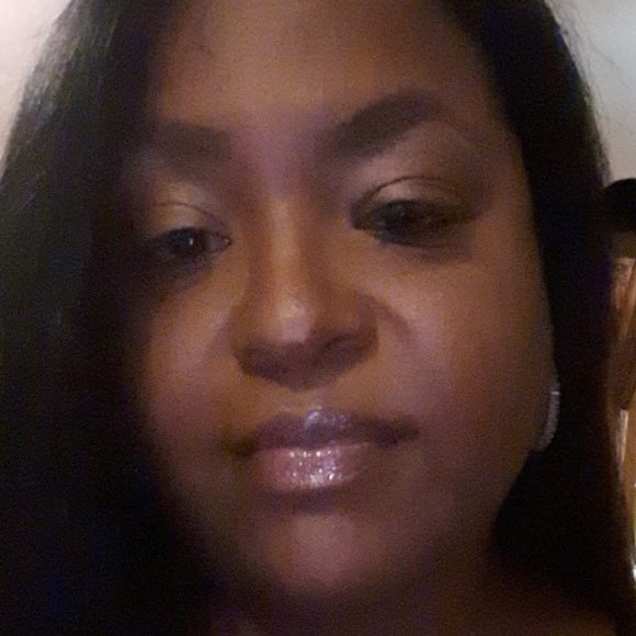 Meet your Posher, Sabrina - Picture 4 of 4